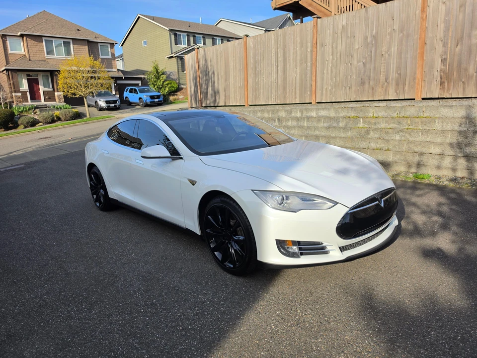 2013 Tesla Model S - Image 28 of 31