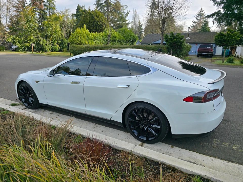 2013 Tesla Model S - Image 15 of 31