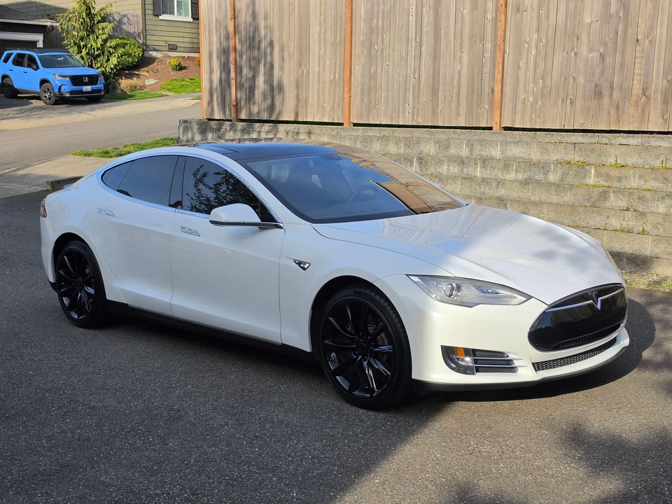 2013 Tesla Model S - Image 26 of 31