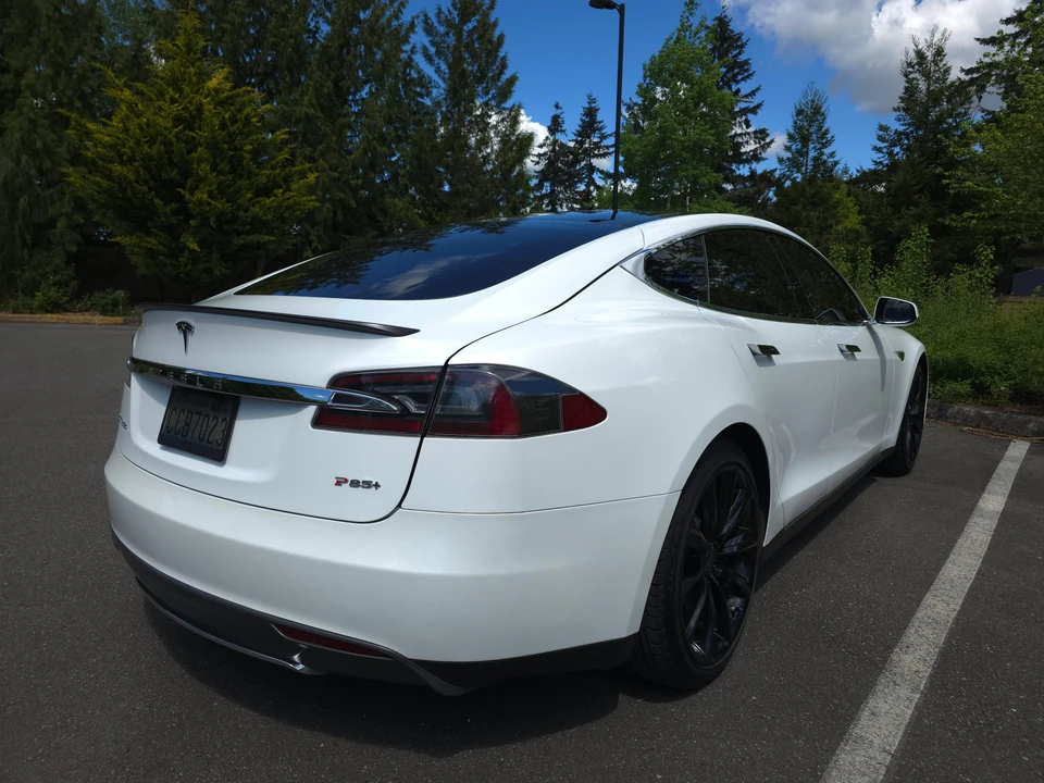 2013 Tesla Model S - Image 23 of 31