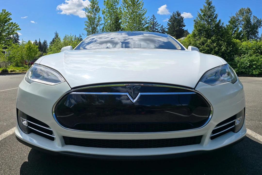 2013 Tesla Model S - Image 2 of 31