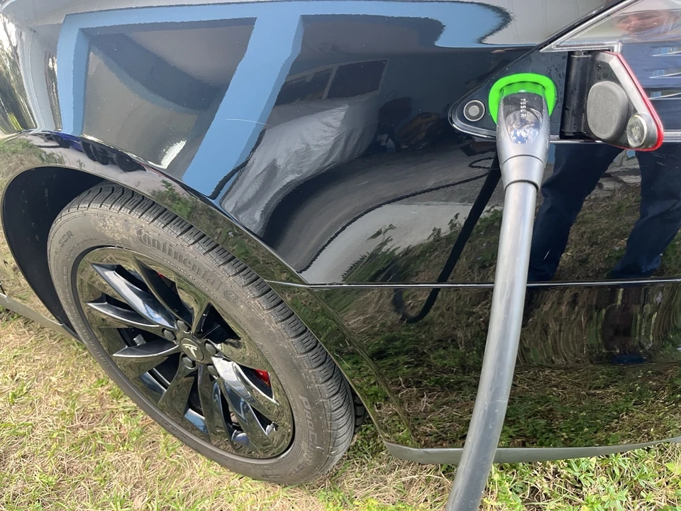 2013 Tesla Model S - Image 17 of 21