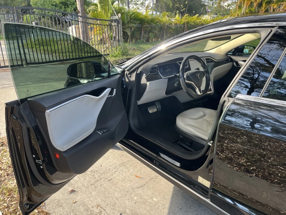 2013 Tesla Model S - Image 18 of 21