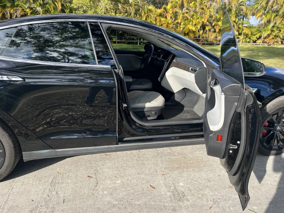 2013 Tesla Model S - Image 8 of 21