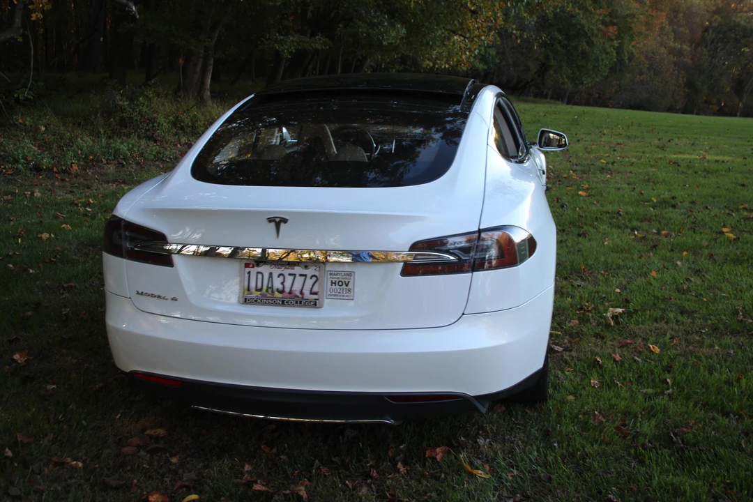 2013 Tesla Model S - Image 23 of 31