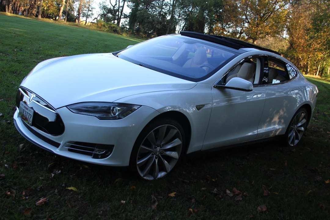 2013 Tesla Model S - Image 11 of 31