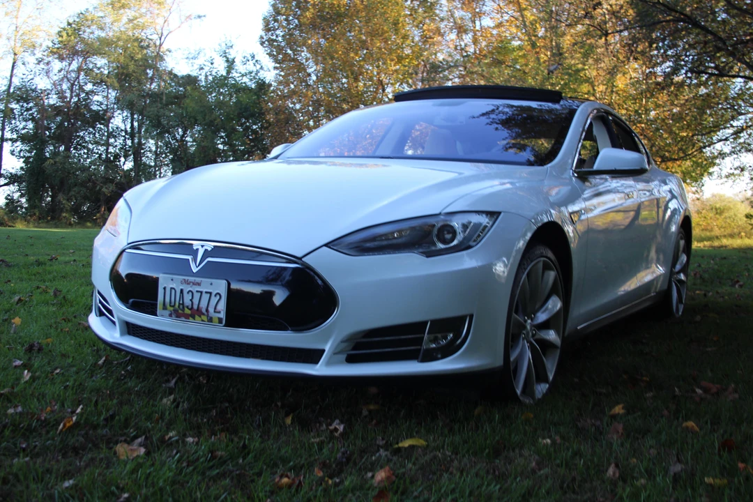 2013 Tesla Model S - Image 10 of 31