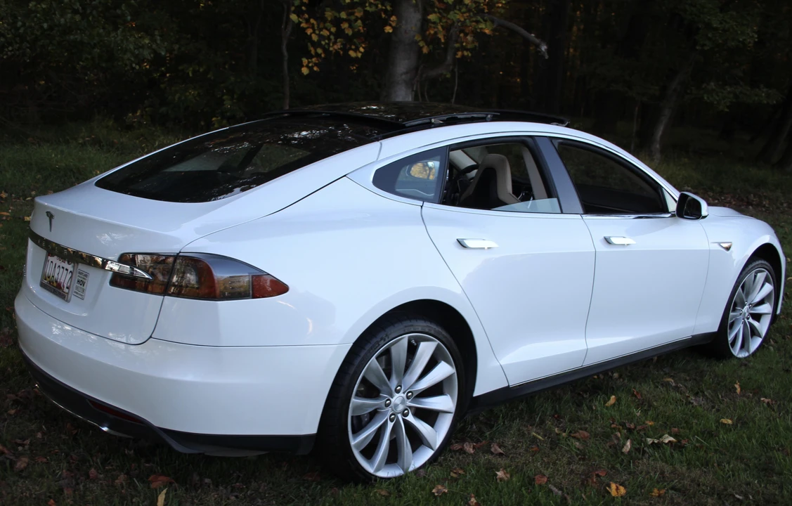 2013 Tesla Model S - Image 25 of 31