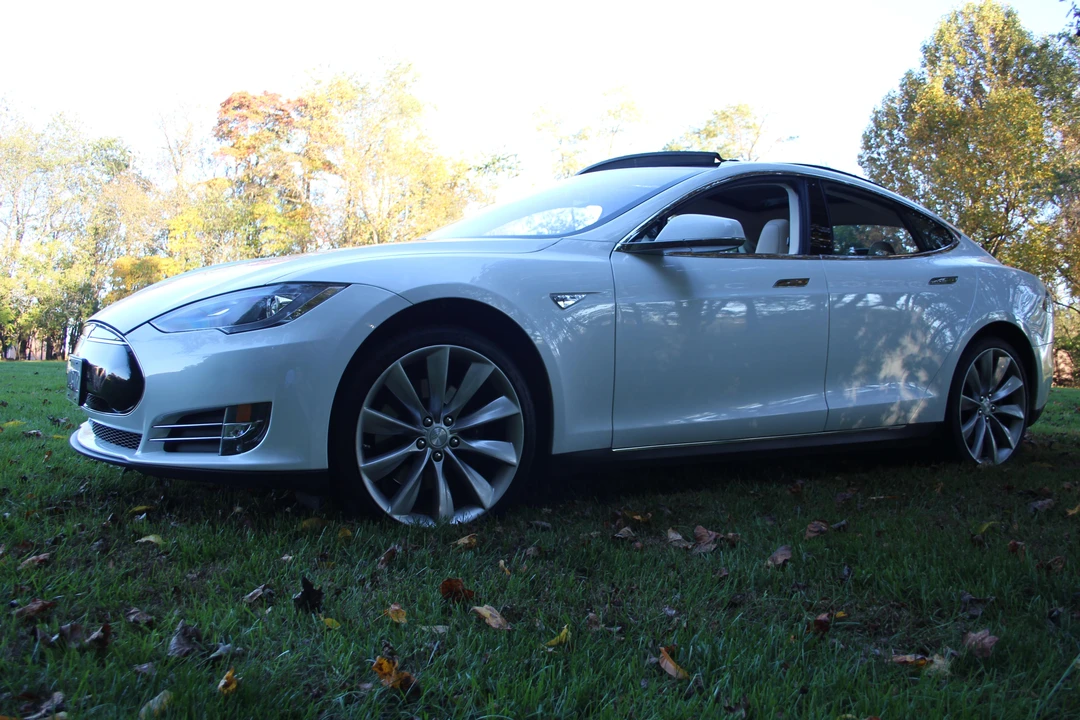 2013 Tesla Model S - Image 13 of 31