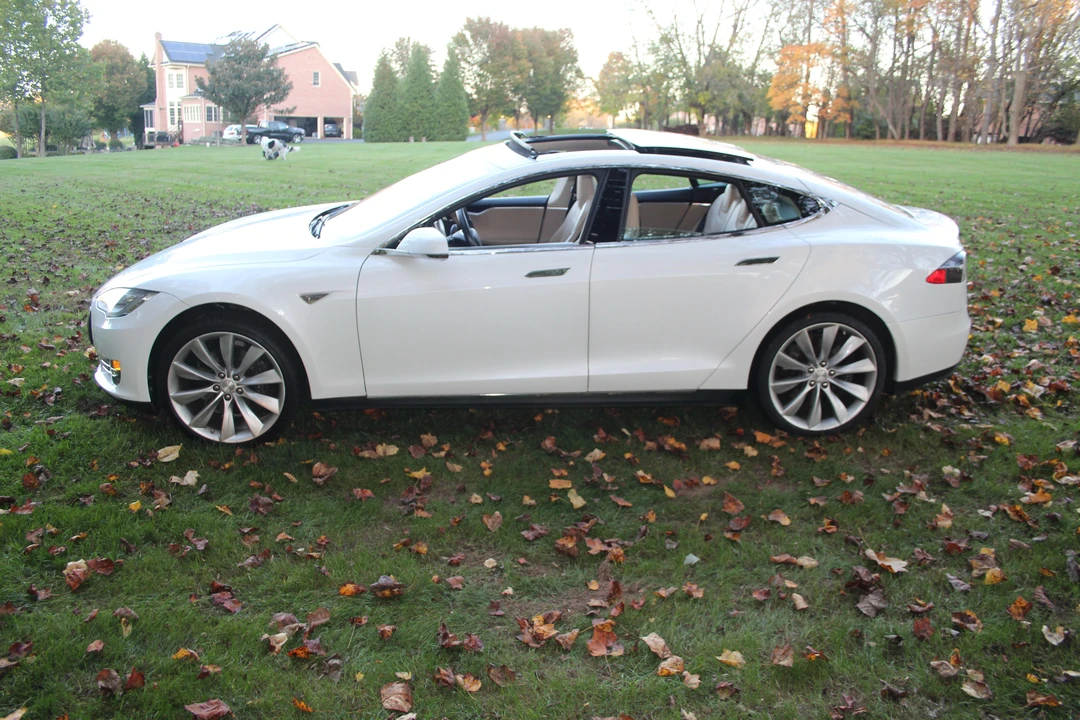 2013 Tesla Model S - Image 15 of 31
