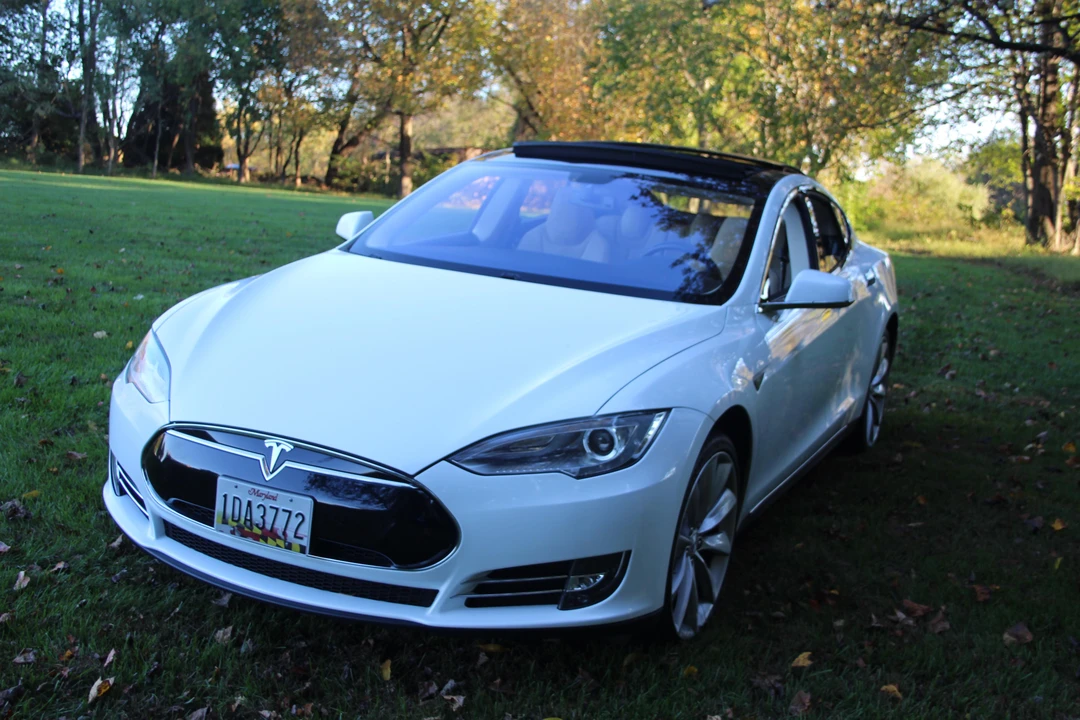 2013 Tesla Model S - Image 8 of 31