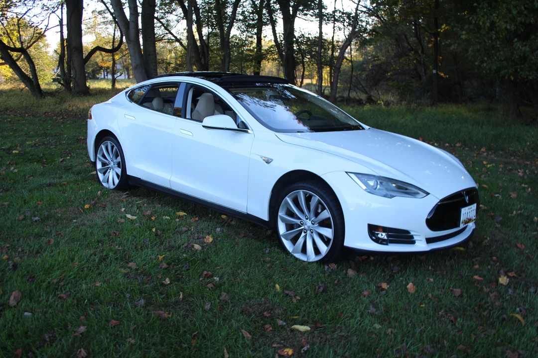 2013 Tesla Model S - Image 28 of 31