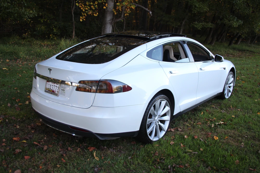 2013 Tesla Model S - Image 4 of 31