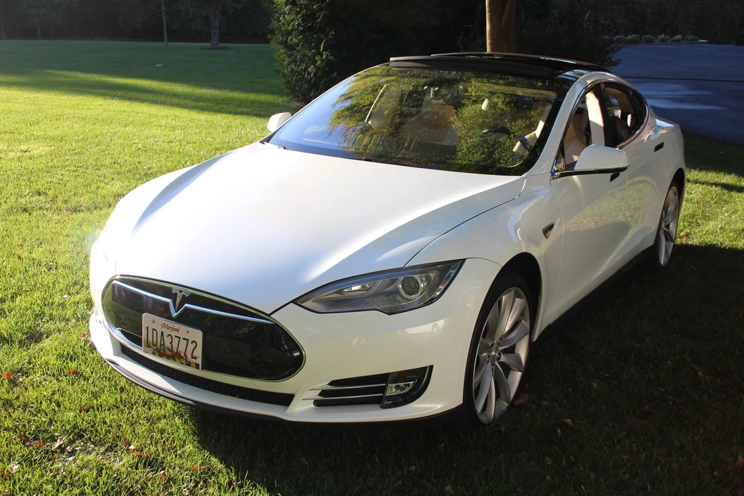 2013 Tesla Model S - Image 9 of 31