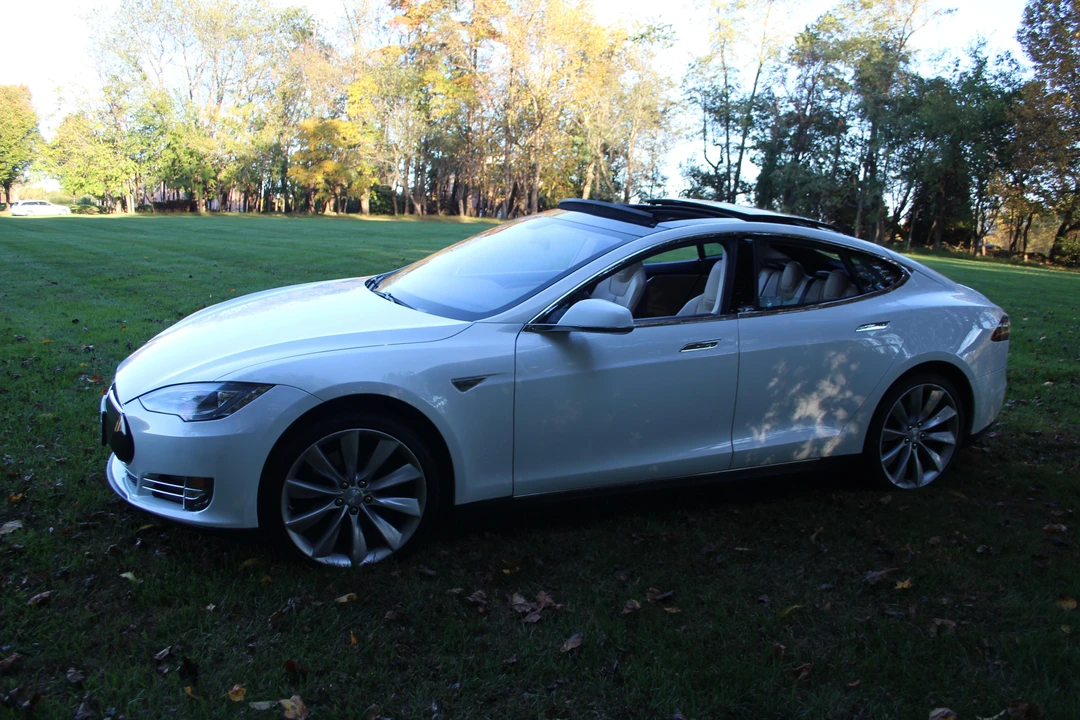 2013 Tesla Model S - Image 14 of 31