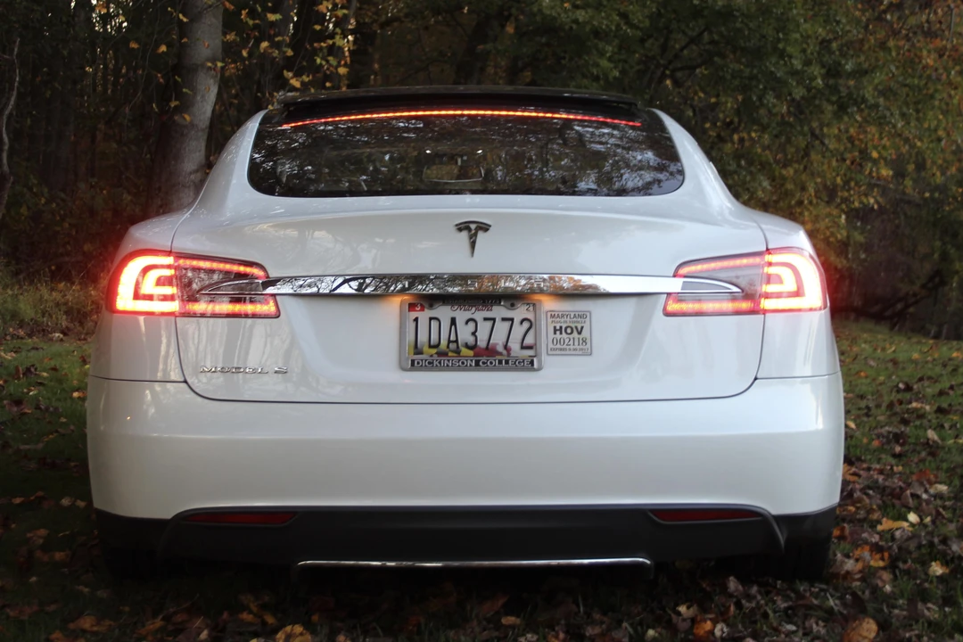 2013 Tesla Model S - Image 21 of 31