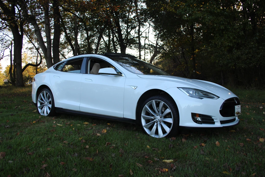 2013 Tesla Model S - Image 27 of 31