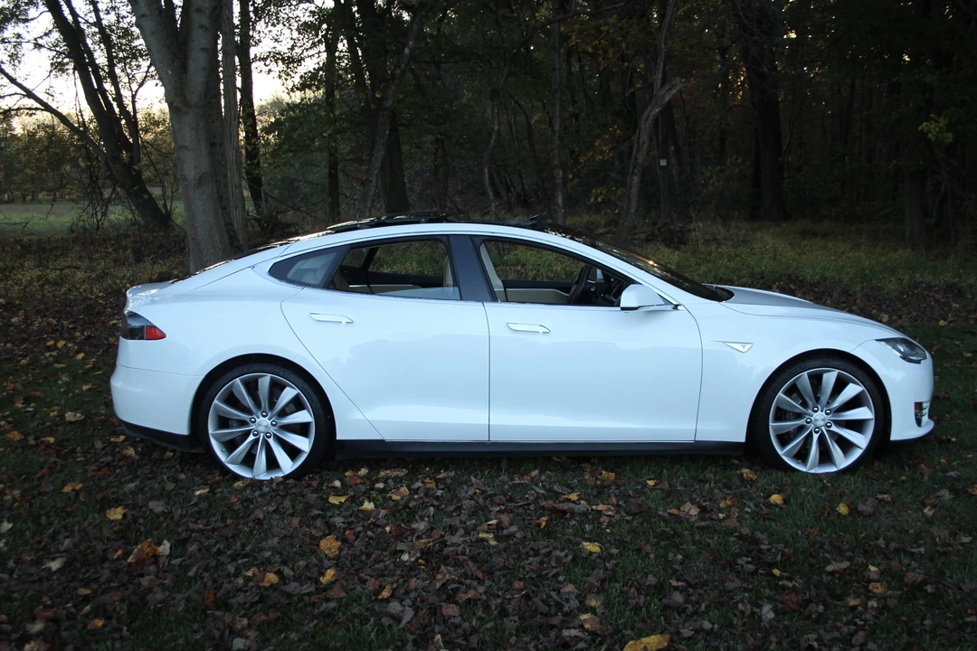 2013 Tesla Model S - Image 3 of 31