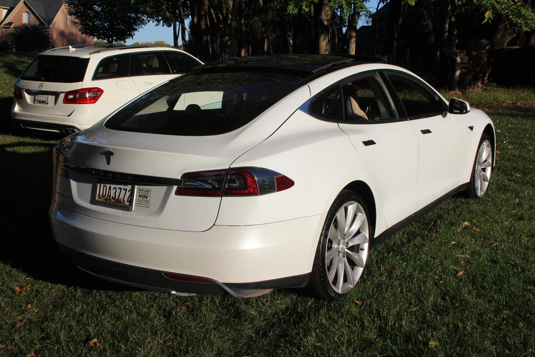 2013 Tesla Model S - Image 24 of 31