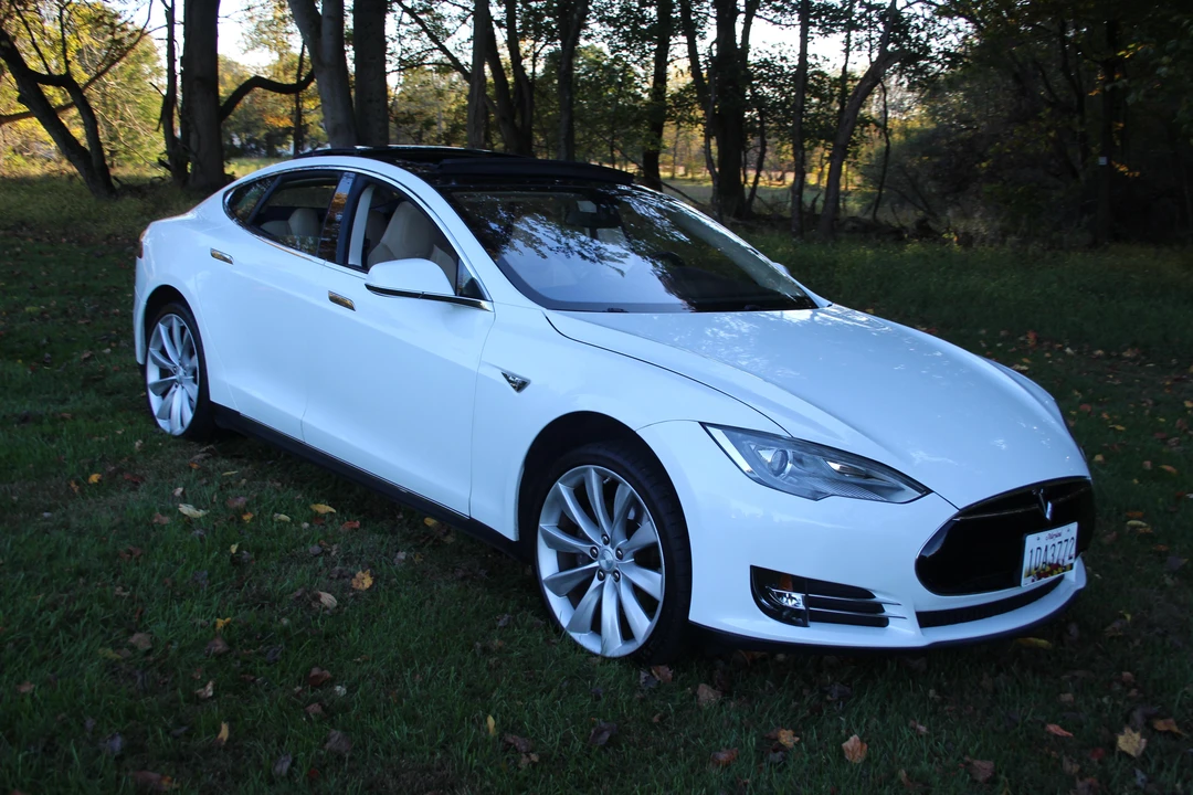 2013 Tesla Model S - Image 29 of 31