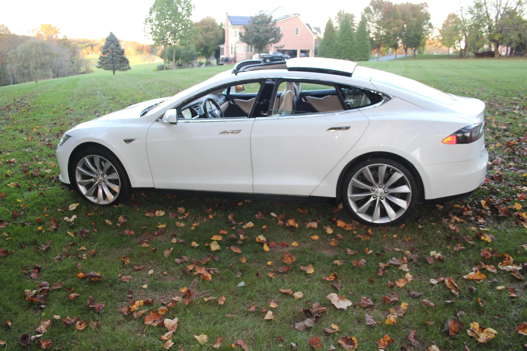 2013 Tesla Model S - Image 16 of 31