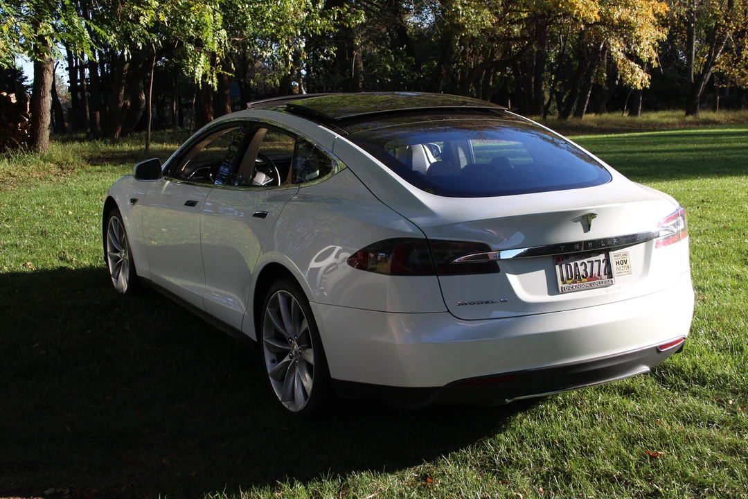 2013 Tesla Model S - Image 17 of 31