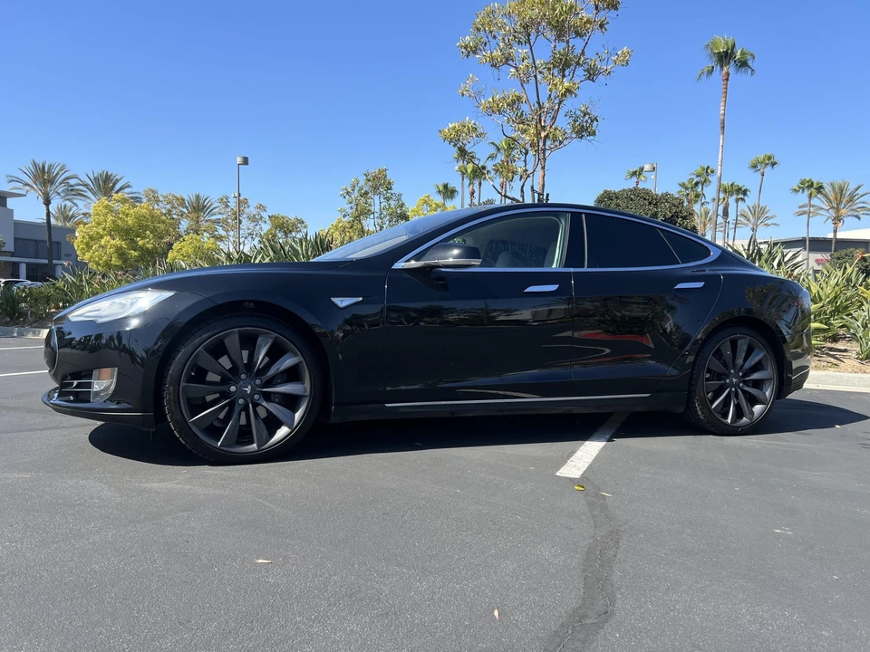 2013 Tesla Model S - Image 2 of 31