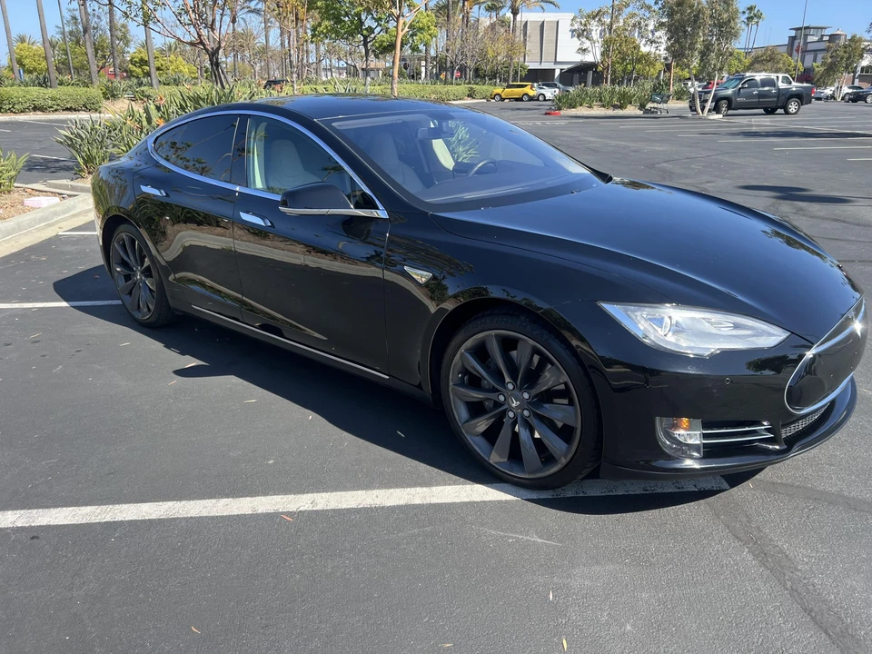 2013 Tesla Model S - Image 9 of 31