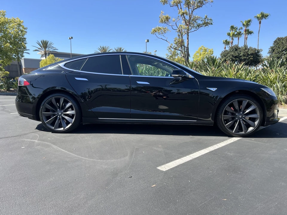 2013 Tesla Model S - Image 10 of 31