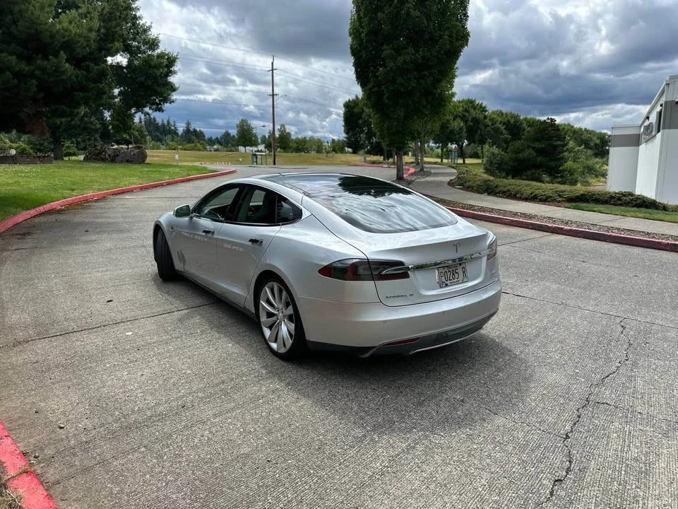 2013 Tesla Model S - Image 5 of 13
