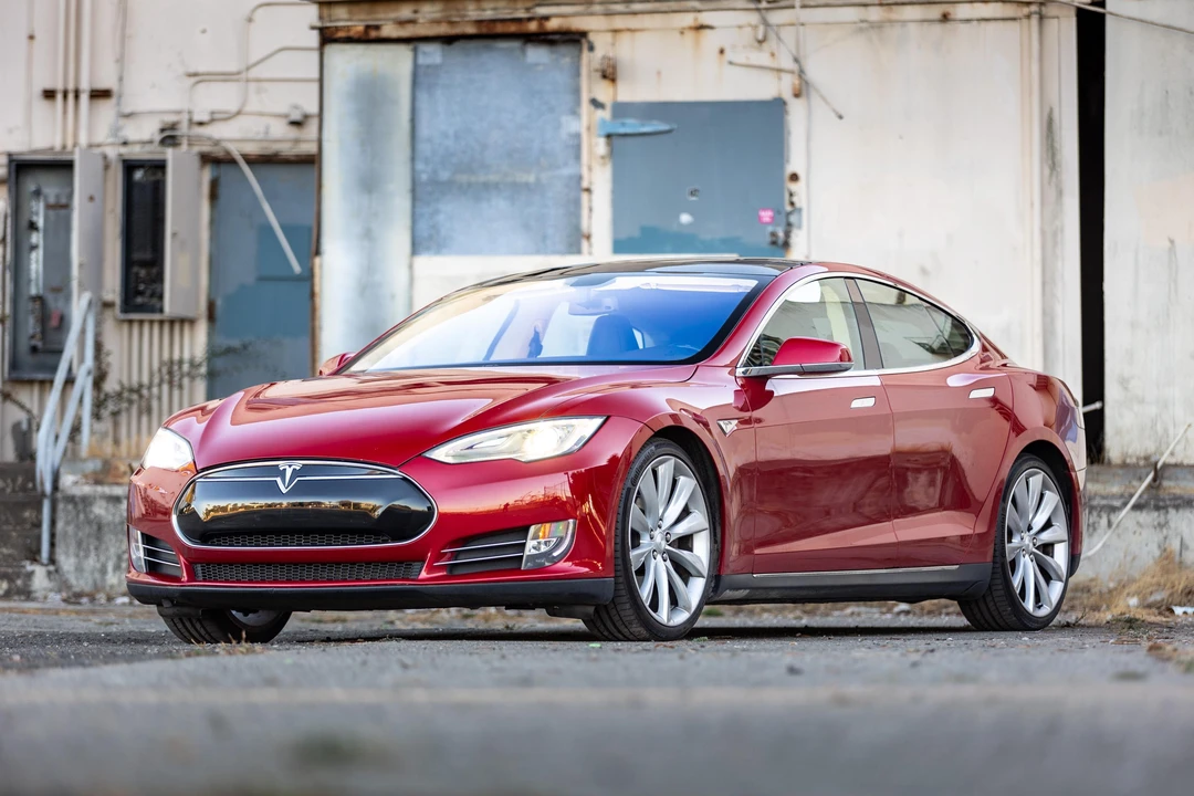 2013 Tesla Model S - Image 12 of 31