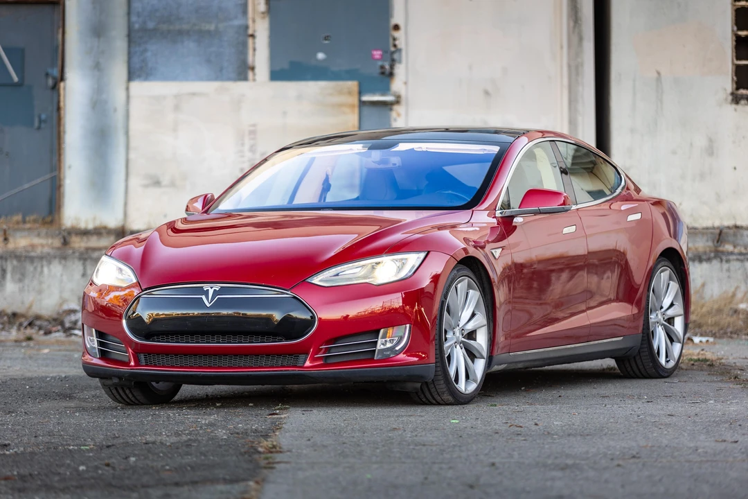 2013 Tesla Model S - Image 10 of 31