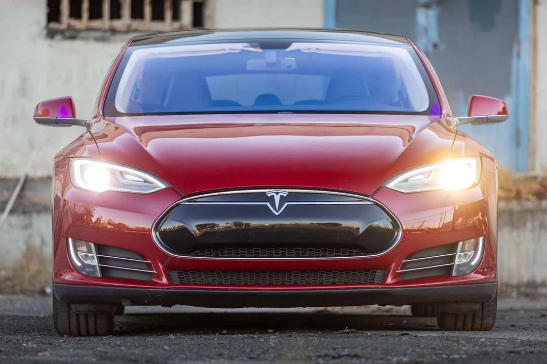 2013 Tesla Model S - Image 2 of 31