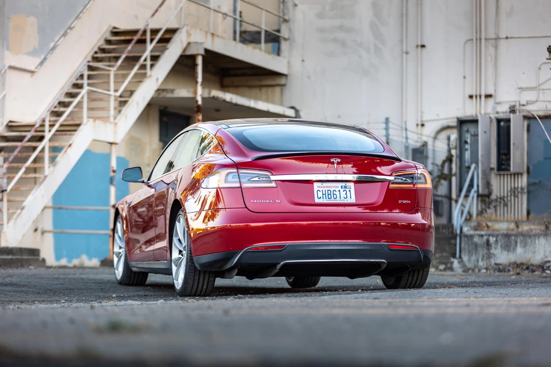 2013 Tesla Model S - Image 24 of 31