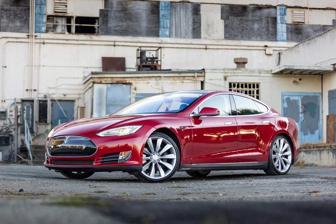 2013 Tesla Model S - Image 13 of 31