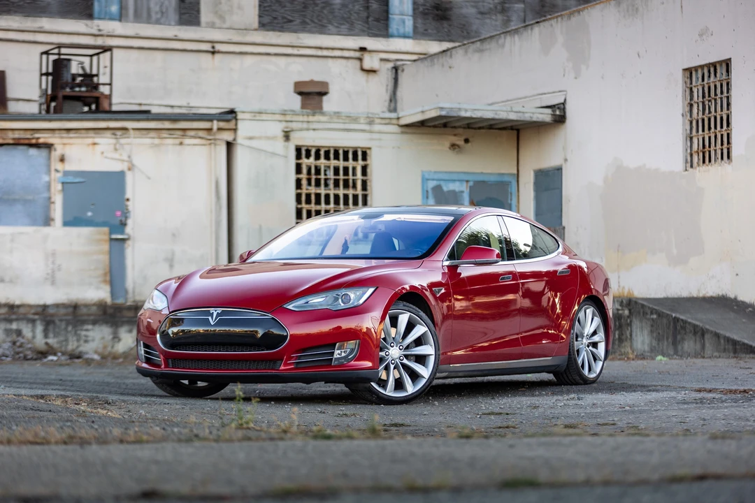 2013 Tesla Model S - Image 11 of 31