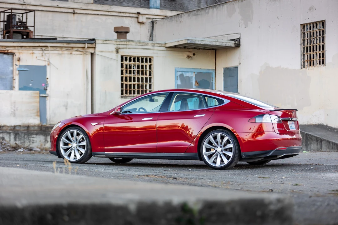 2013 Tesla Model S - Image 18 of 31