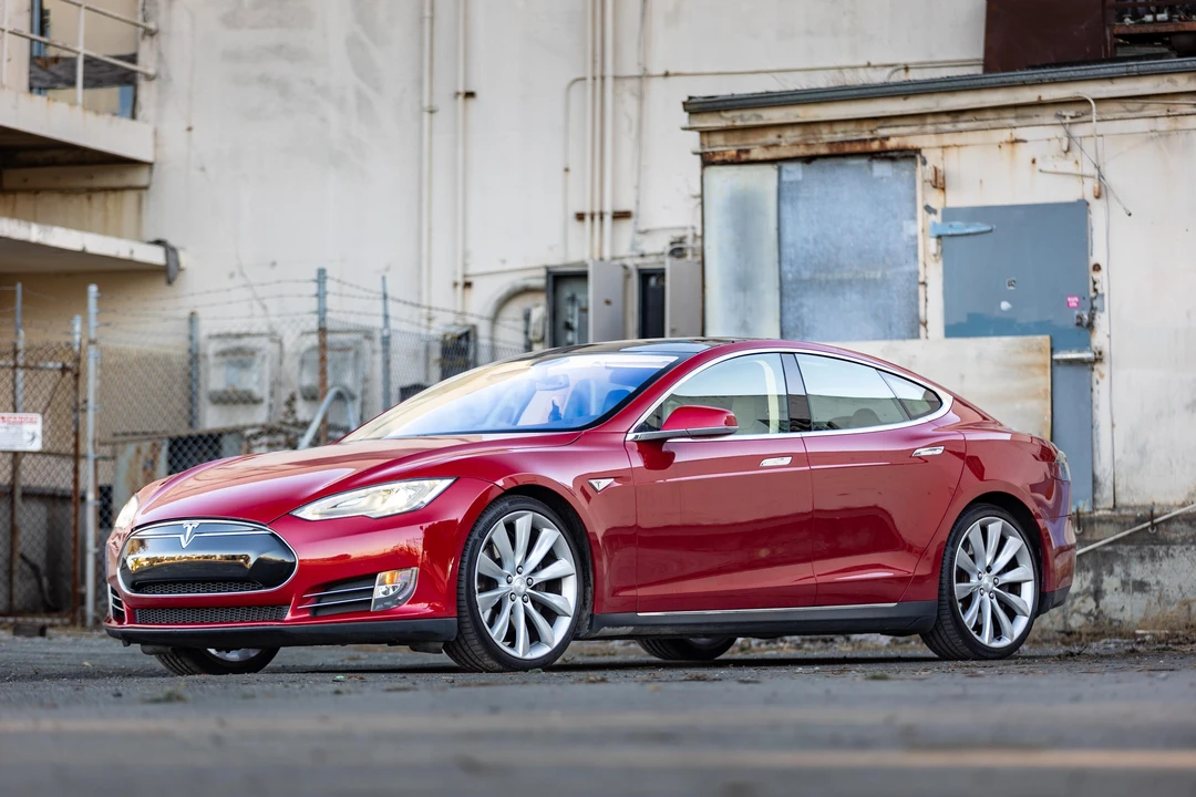 2013 Tesla Model S - Image 16 of 31