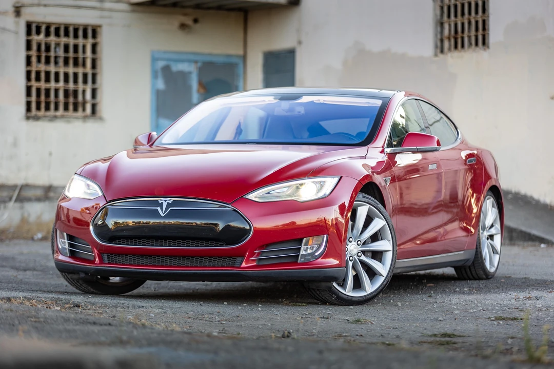 2013 Tesla Model S - Image 9 of 31