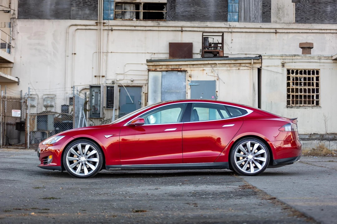 2013 Tesla Model S - Image 17 of 31