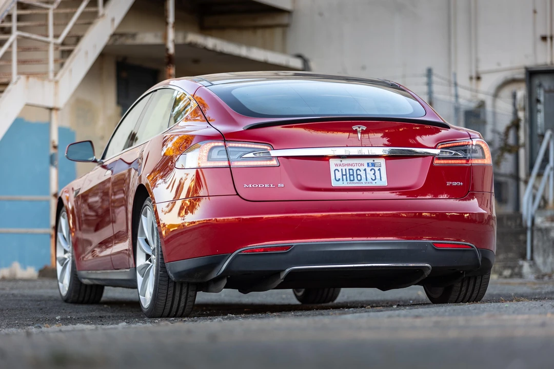 2013 Tesla Model S - Image 25 of 31