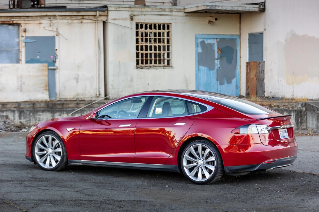 2013 Tesla Model S - Image 19 of 31