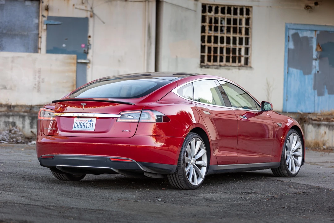 2013 Tesla Model S - Image 29 of 31