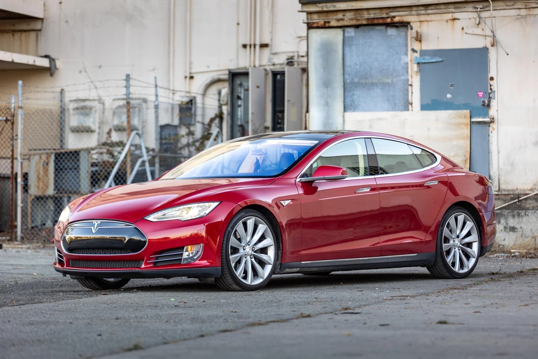 2013 Tesla Model S - Image 15 of 31