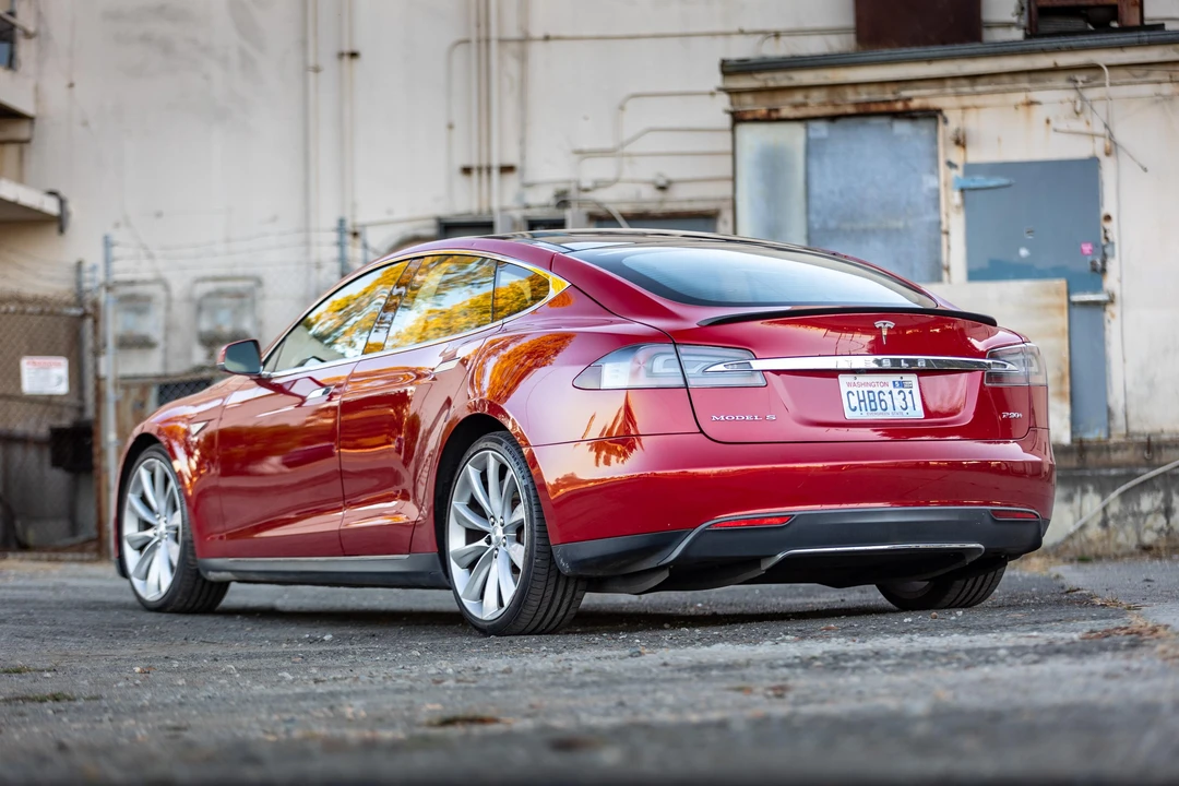 2013 Tesla Model S - Image 23 of 31