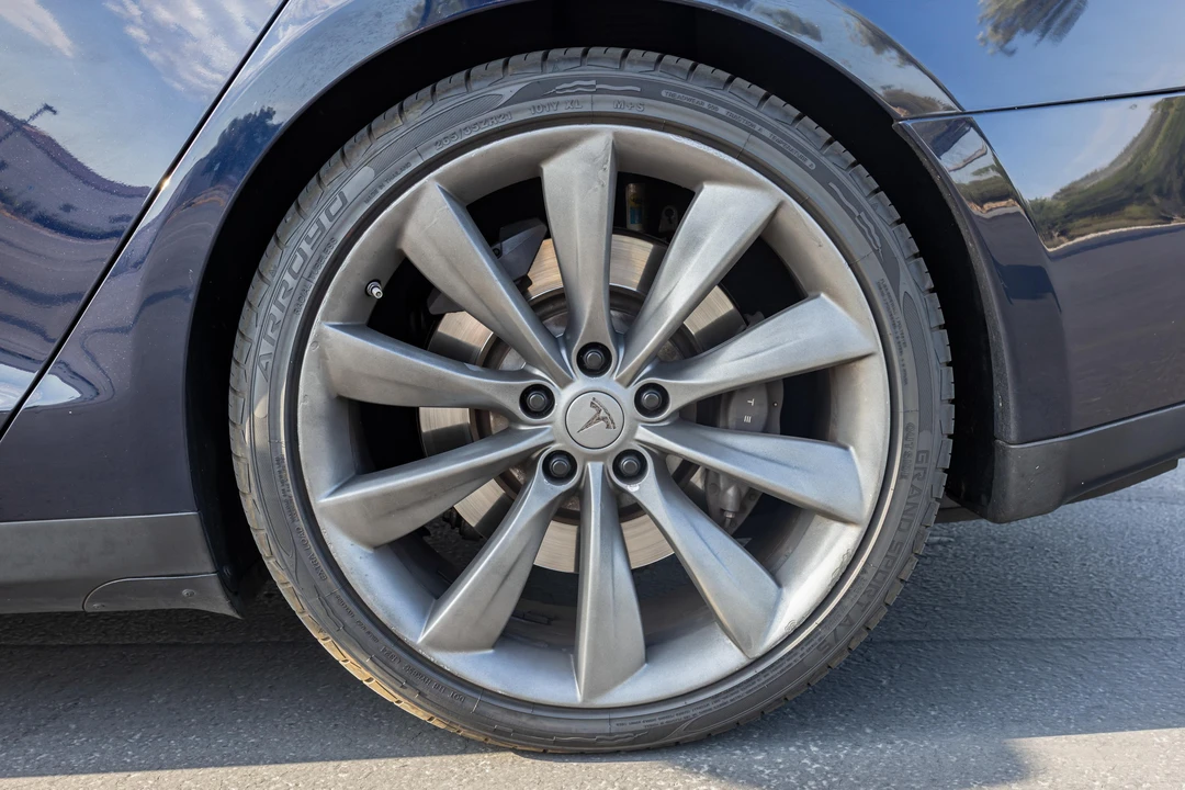 2013 Tesla Model S - Image 22 of 31
