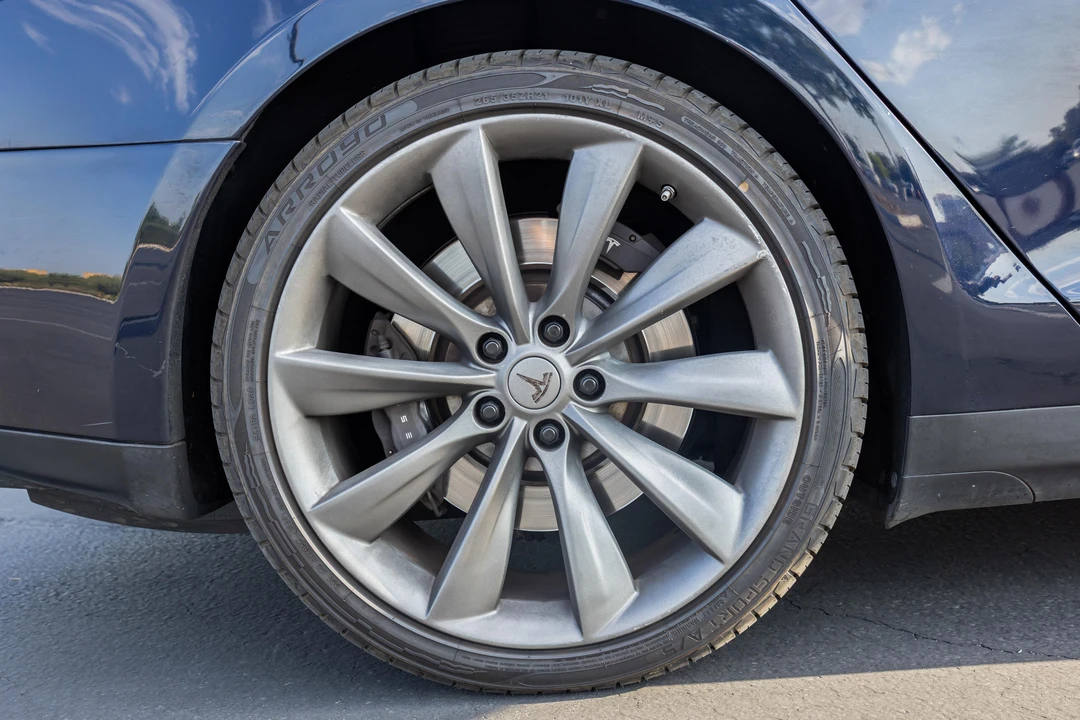 2013 Tesla Model S - Image 23 of 31