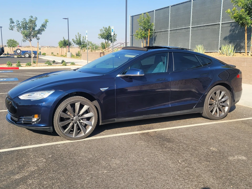 2013 Tesla Model S - Image 8 of 31