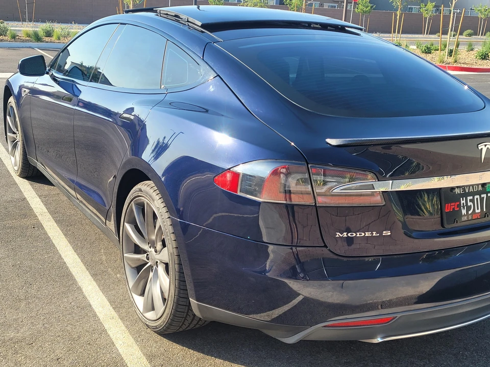2013 Tesla Model S - Image 17 of 31