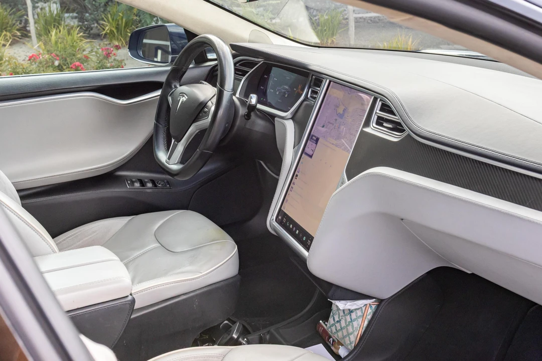 2013 Tesla Model S - Image 26 of 31
